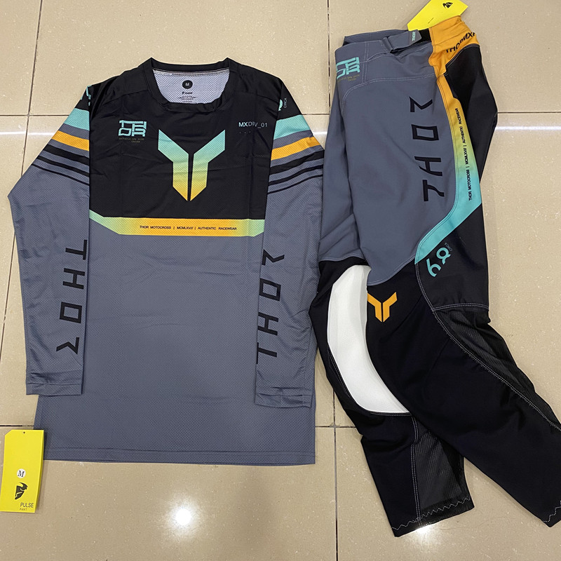 2026 Launchmode Futura Black / - Motorcycle Gear Kit recension och pris